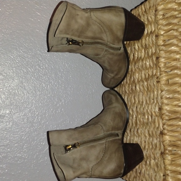 Tan/Gray Sam Edelman Louie Fringe Ankle Booties 9 - Picture 6 of 7